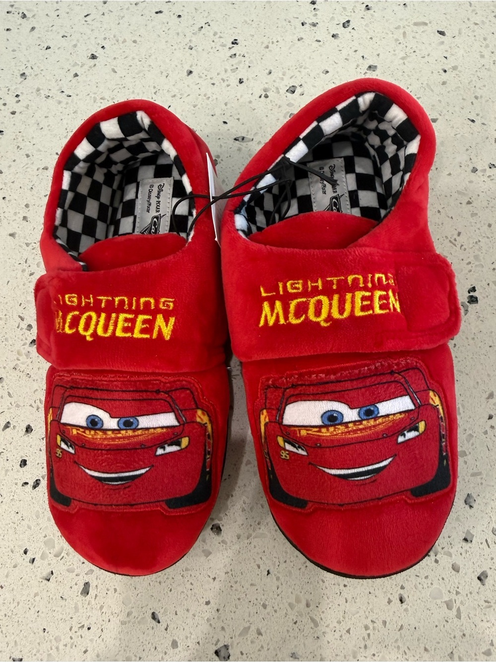 New boys Disney Sz 12, 13 Red Lightning McQueen Plush Kids Slippers